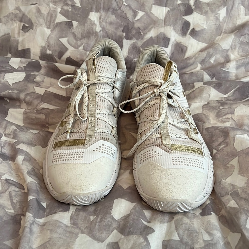 Women’s volleyball shoes